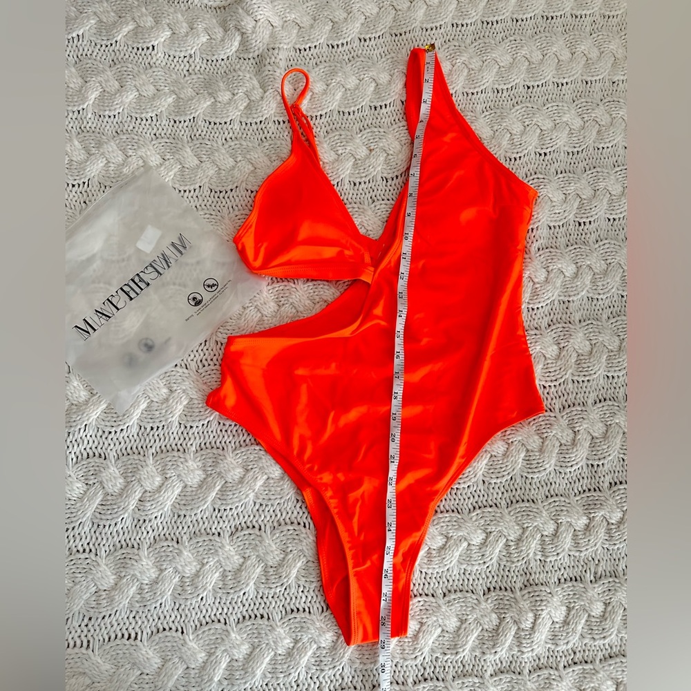 ✨MatteSwim one piece swimsuit never before worn good/Fair condition.✨